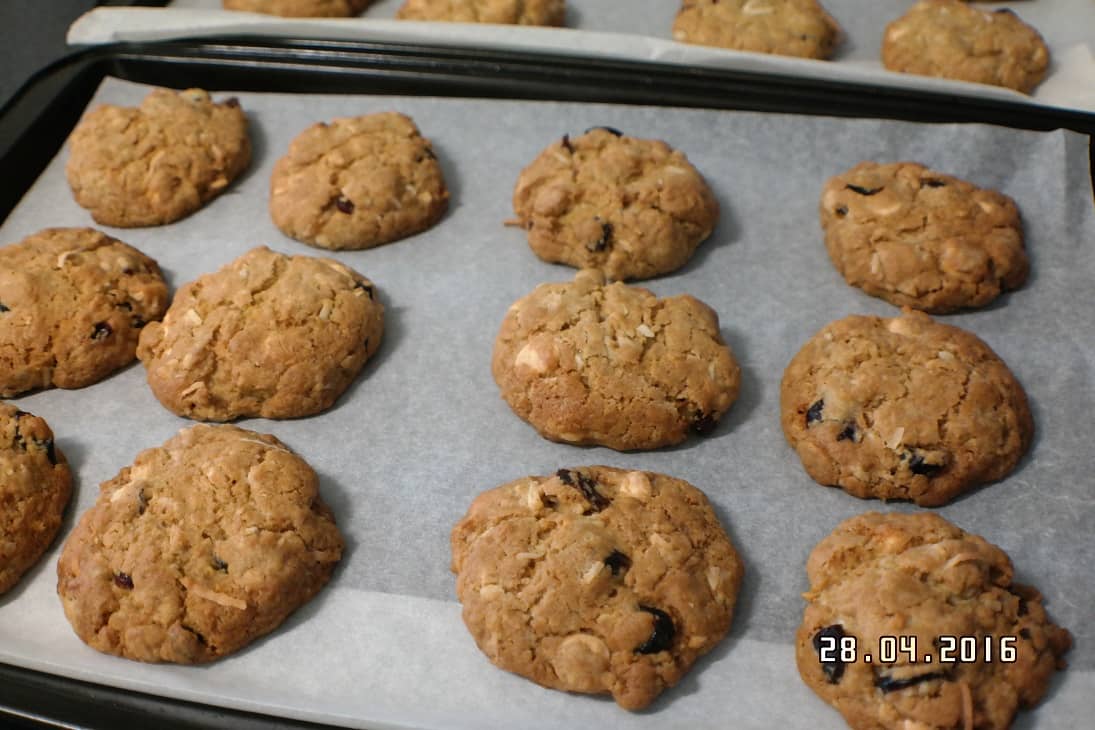 white choc cranberry biscuits