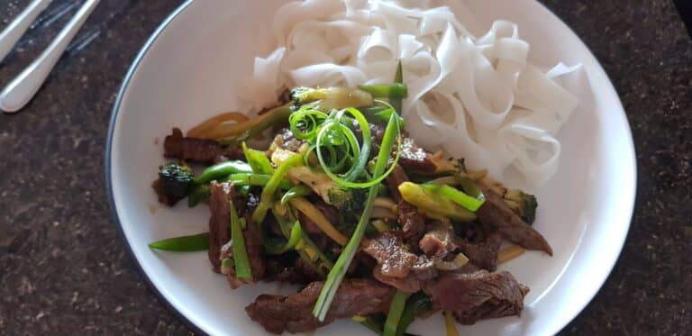 Pepper beef rump with snowpea broccoli stirfry with noodles