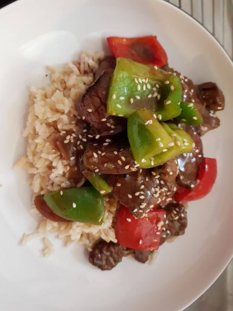 red green peppers with peppered steak1 scaled