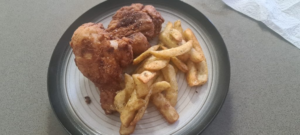 crispy fried drumsticks& chips